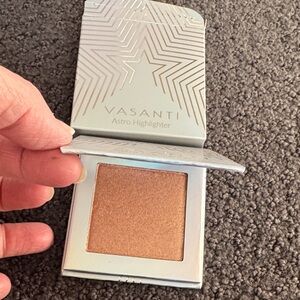 Vasanti Astro Highlighter - Radiant Gold